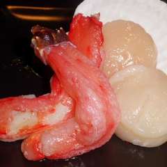 超特大の本たらば蟹のむき身と帆立貝柱