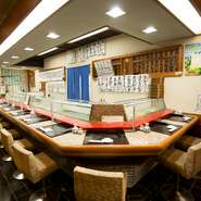 静岡駅から徒歩3分にある鮨店。店内は、カウンター席・テーブル席・座敷が用意され、貸切も可能です。各種宴会や接待、二次会など大人数での利用にもオススメ。落ち着いた雰囲気で、ゆっくりと過ごせます。