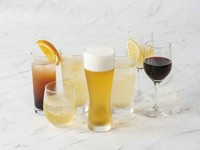 ビール、ウイスキー、梅酒、ワインなど各種ご用意しております。

60分制　1,210円（税込）
90分制　1,870円（税込）
単品のご用意もございます。

※ソフトドリンク飲み放題はお料理代に含まれております。