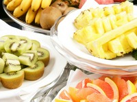 フルーツ盛り合わせやわらび餅、自家製プリンなど
デザートも多数取り揃えております。