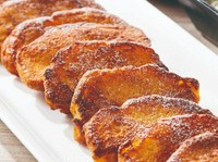 自家製フレンチトースト＆ミニパンケーキを楽しめます。
ホイップクリームやロイヤルバニラソフトクリームのアレンジもお好みで。
ライブキッチンならではのデザートをぜひご賞味あれ。