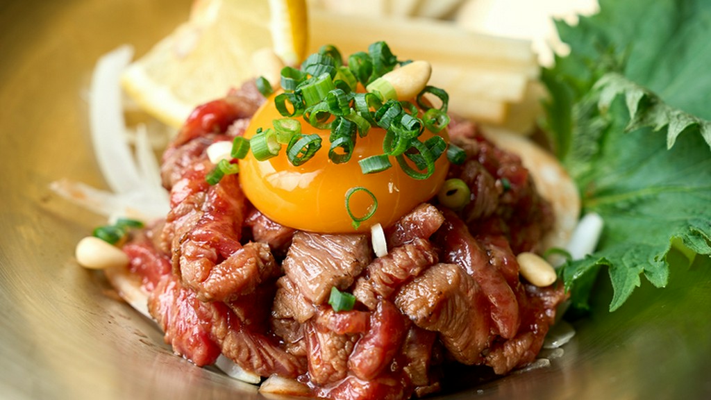 とろける和牛の旨みが口いっぱいに広がる『炙り和牛トロユッケ』