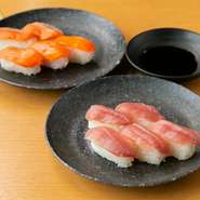 焼肉と並んで人気の寿司は、常時10種ほどがそろいます。食べ放題とはいえ店内で皮を引き、1枚ずつカットするのが店のこだわり。みんなが大好きな寿司を心ゆくまで楽しめることも、この店を訪れる楽しみです。