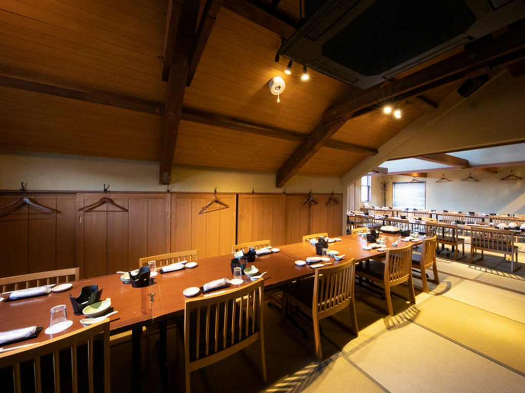 家族の集まりから貸し切りの宴会まで対応できる料理店