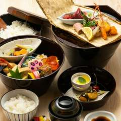 四季折々のおいしさを詰め込んだ『草薙　三十彩り重箱膳』（※2日前までの予約限定）