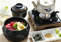 草薙橋本おぼろ豆腐　サラダ　自家製漬物　味噌汁　炊き立て羽釜飯　甘味