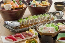 彩り豊かな春の恵みを使った「彩り重箱膳」と桜鯛の小鍋、天然南鮪としずまえ鮮魚のお寿司も用意しました。