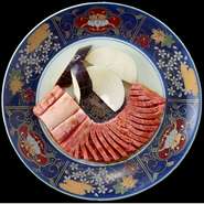 食道園自慢の逸品「特選カルピ華網カット」ここでしか味わえない絶品の和牛をお楽しみください。