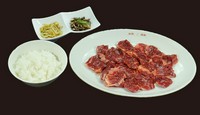 （100ｇ）1800円
（150ｇ）2500円
（200ｇ）3200円
ごはんをピビンパ(+200円）、石焼ピビンパ（∔300円）、冷麺（∔300円）に変更もできます。
プラス450円で各種スープもご追加できます。