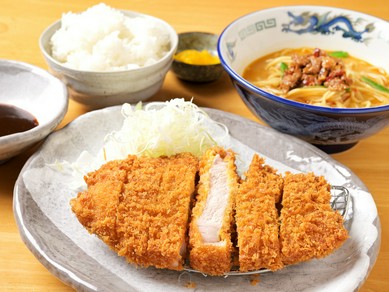 養老山麓豚のカツメニュー！ボリュームがあり、人気の高い一品『とんかつ定食（180g）』