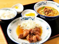 台湾風酢豚はカリッと揚げた豚肉のみで、甘酢餡と相性抜群『台湾酢豚セット』