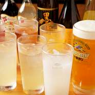 料理に合わせてお酒やソフトドリンクを楽しんでもらえるように、一通りの飲み物が用意されています。コース料理を注文すれば、飲み放題をセットすることも可能。「皆さんで楽しく過ごしてほしい」と話します。