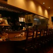 隠れ家的な雰囲気とジャズをBGMに