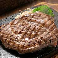 ハラミと同じ部位で、ハラミよりやわらかで脂質も少なくヘルシー。コクのある味わいが不動の人気です。 