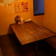 「BOX席には暖簾もかけ、プライベート感を大切にしています。過度な声掛けなどはせず、お客様に合わせた程良い距離感のサービスを心がけているので、楽しい時間を過ごしていただければ何よりです。」と小川氏。