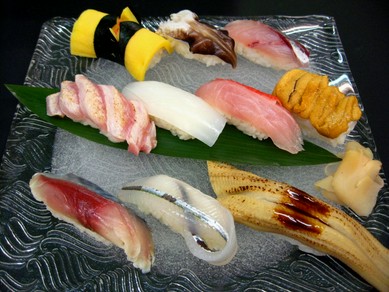 創業以来続くこだわり。毎朝、駿河湾から直送で仕入れた、旬で新鮮な魚介類『季節お勧め』