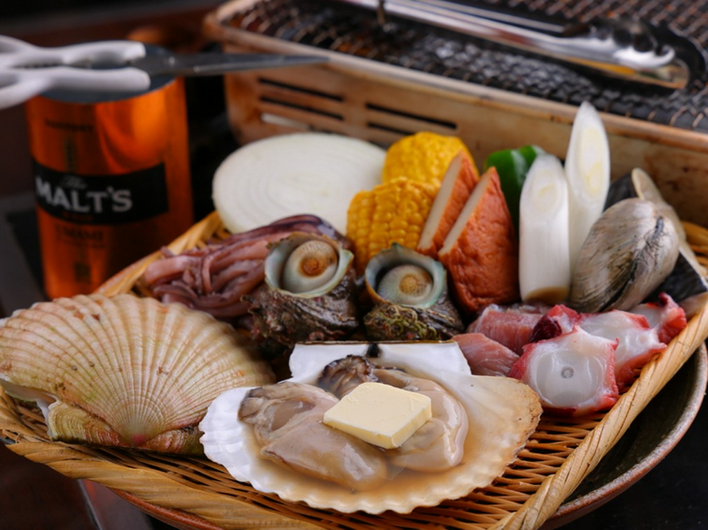 貝類を中心とした海鮮やクジラ肉、鮮魚など、食材にこだわりあり