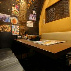 2人の距離を縮める半個室風のボックス席もありデートにぴったり