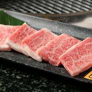 精肉問屋を前身とする【あみやき亭】だからこそ叶う、ハイクオリティ＆低価格を実現。全国各地を飛びまわって素材を吟味し、良いものだけを厳選。リーズナブルに仕入れて提供しています。通は必ずオーダーする一品。