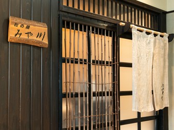 地元客・旅行者の両方に長年愛される、釜石駅近くの人気店