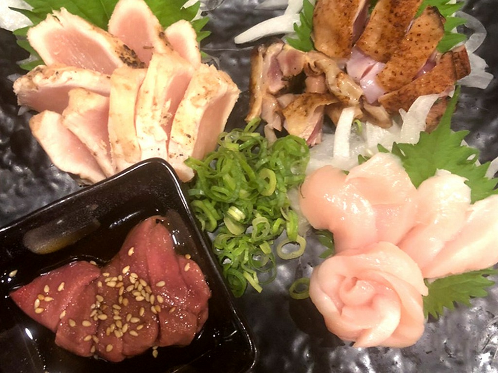 国産鶏の旨みを最大限に引き出して仕上げる、名物料理の数々