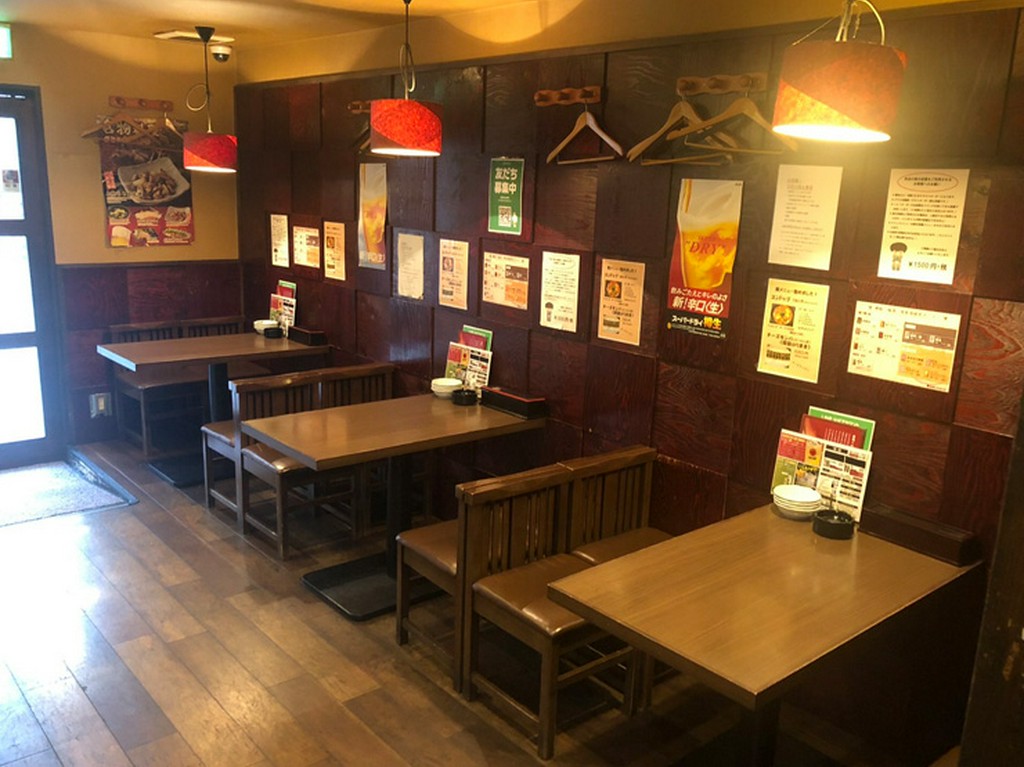 こだわりの鶏料理と日本各地が誇るお酒を、心ゆくまで味わう宴