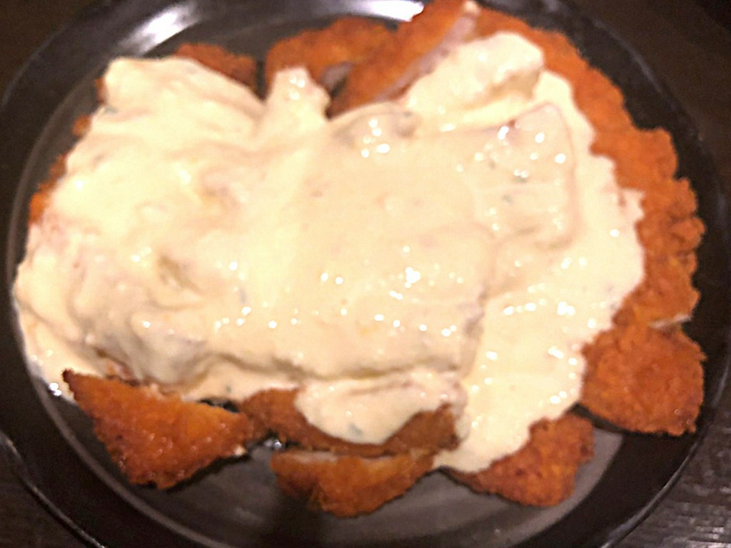 自家製の調味料で味わう『名物チキン南蛮フライ』