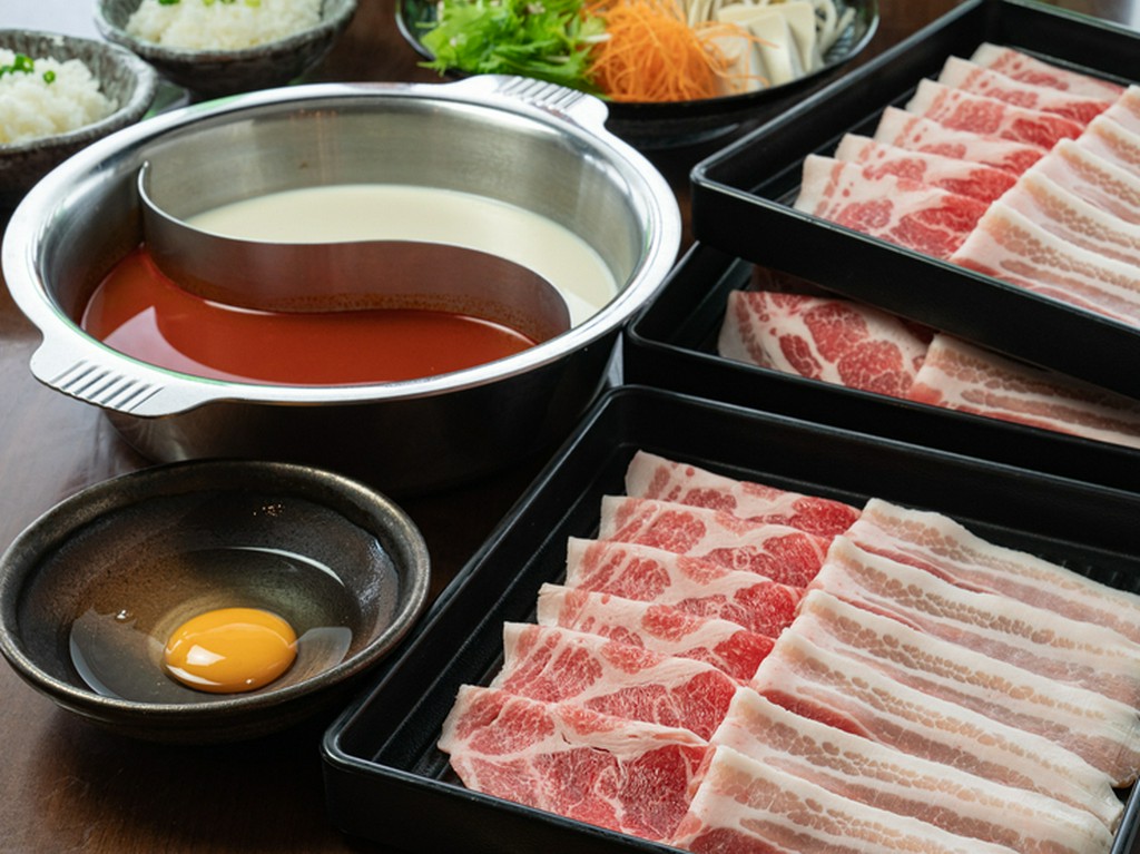 「生ゆば」や、ご当地名物「豚丼」をはじめとする豊富なメニュー
