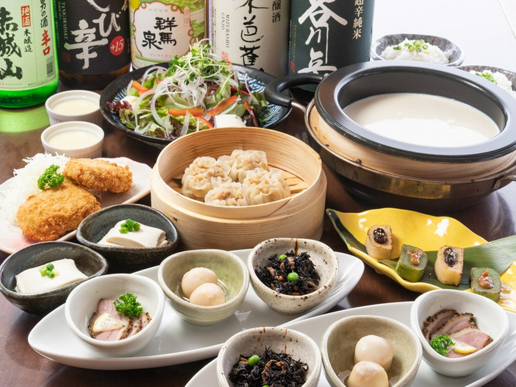 ゆっくり寛いで、おいしい食事やお酒に舌鼓！