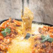 お得な飲み放題つきの当店一押しコースが今回6種類。平日限定や食べ放題、また看板メニューの「絶品チーズタッカルビ」がコースにて登場。これは見逃せない！ご予約は承っております。