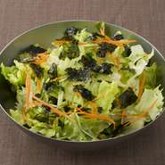 さっぱりと、コショウがきいた塩ドレッシングでお召上がりください。

