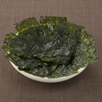 ごま油の風味豊かな塩味つきの海苔です。

