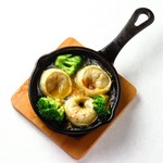 韓国餃子マンドゥをアヒージョに