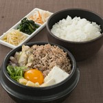 ピリ辛で濃厚な坦々スンドゥブです。
（ナムル＋ごはんor十五穀米）