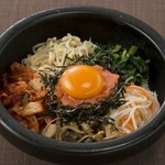 石焼きビビンバの明太子バージョンです。よく混ぜてお召上がりください。