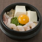 海老の旨みの濃厚な旨辛スープです。