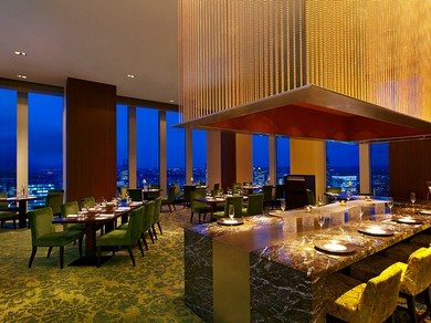 一皿ごとに高まる期待、品格が香る美食の舞台