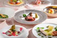宮城県が誇る豊かな自然に育まれた食材を取り入れた旬の味覚を楽しめるディナーコース。煌めく夜景を楽しみながら、地元食材の魅力を引き出した季節を感じる料理で、至福のひとときをお過ごしください。