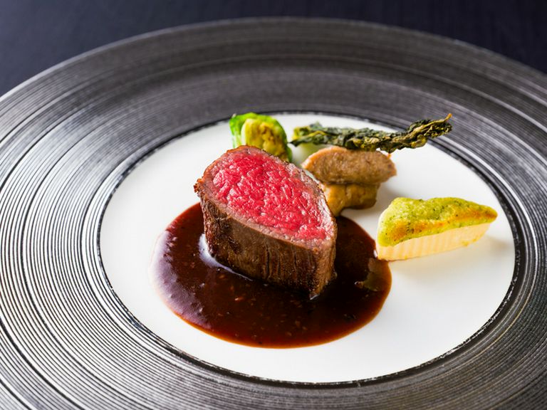 『A5等級宮城県栗原市産“仙台牛”フィレ肉のロティ 瀬戸田レモンとたけのこのグラチネ トリュフソース』