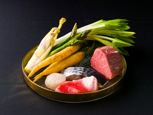 選ばれた背景にあるのは、素材を尊ぶ静かな情熱と確かな目利き