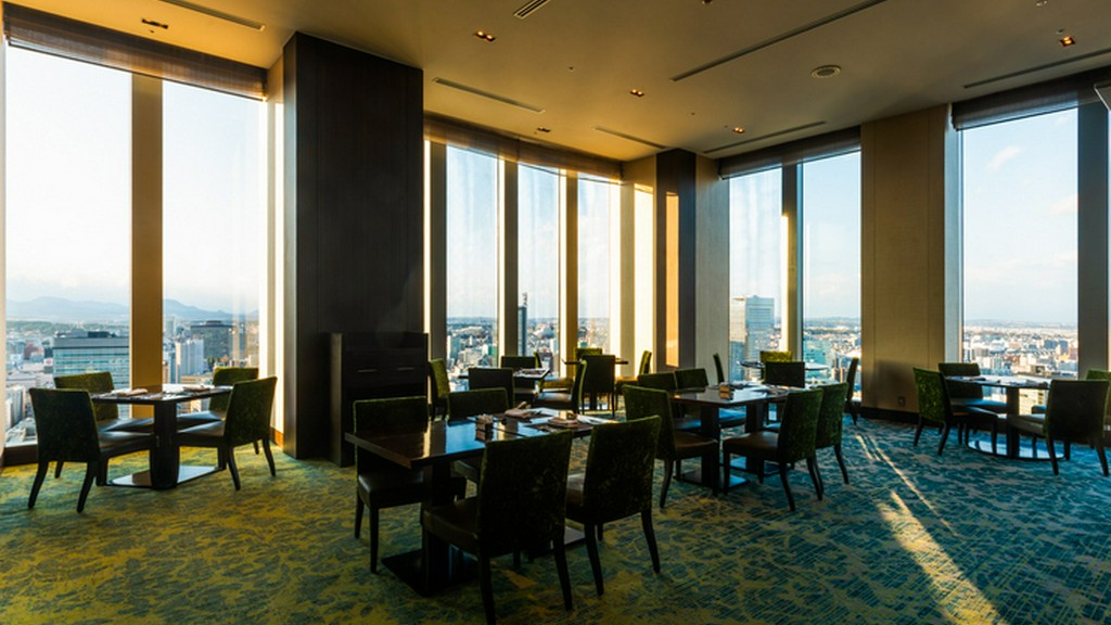 日常をそっと離れ、優雅に流れる時間に身をゆだねる体験を