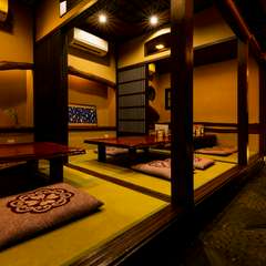 風情があり、落ち着いて過ごせる大小さまざまな個室席