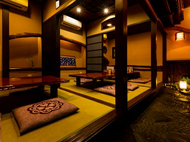 風情があり、落ち着いて過ごせる大小さまざまな個室席