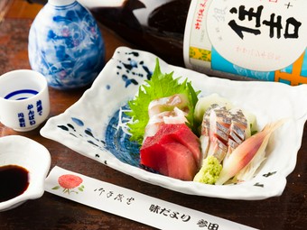 季節感豊かな海の幸を、少しずつ盛り合わせで楽しむ『ぷち刺盛り（1人前）』