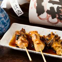 香ばしく、したたる肉汁が口の中へ広がる『炭火やきとり』