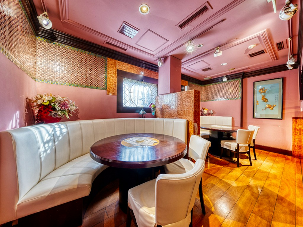 楽しい食事に笑顔があふれる、あたたかな空間