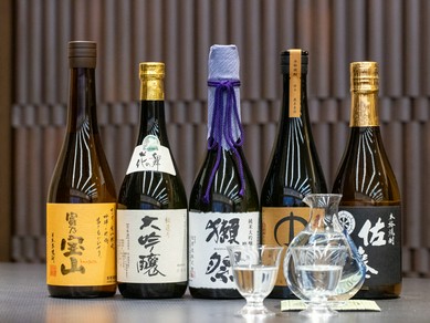 地元の名酒「花の舞」をはじめ、季節の和食に合う日本酒を用意
