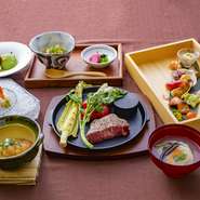 地元の食材と季節の食材を、ふんだんに使用した、栃木ヶ丘オリジナル絶品コースメニューです。