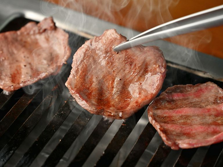 旨い肉・酒を満喫。飲み放題付きコースは各種宴会に活躍