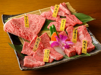 イチオシ部位満載『黒毛和牛食べつくしぴゅあの七種盛り』